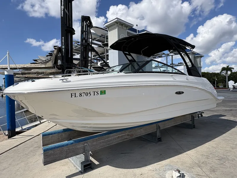 Slide: The Image of Sea Ray SDX 250 Outboard 2024 - 1