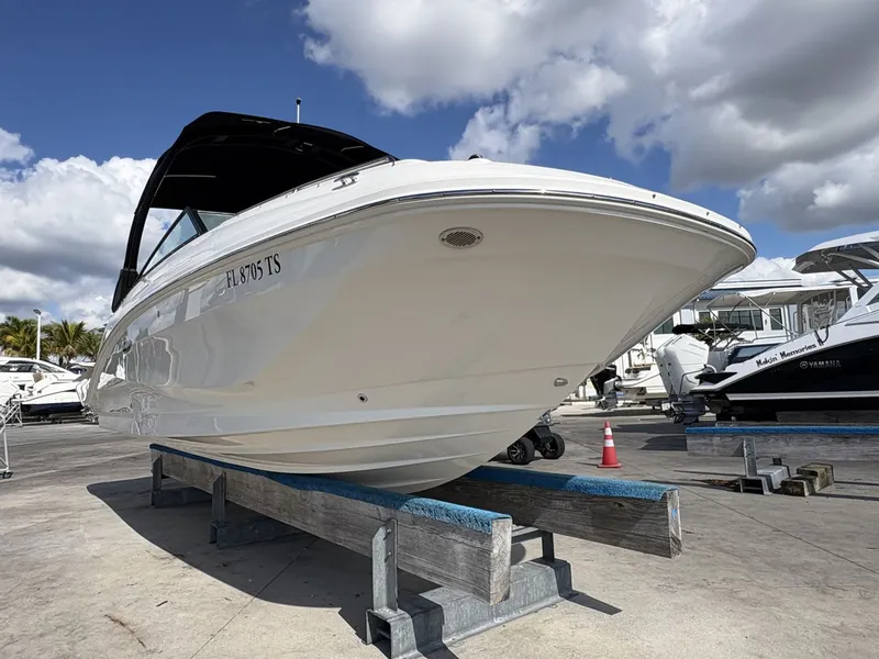 Slide: The Image of Sea Ray SDX 250 Outboard 2024 - 10