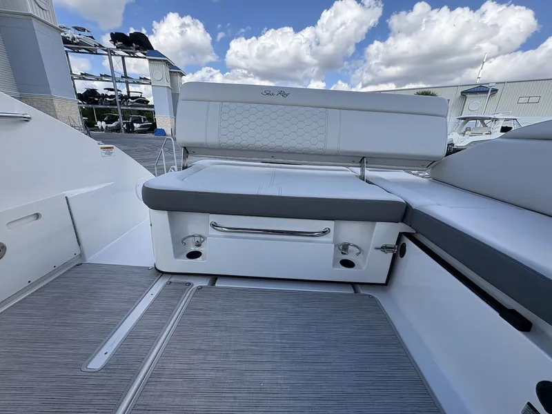 Slide: The Image of Sea Ray SDX 250 Outboard 2024 - 15