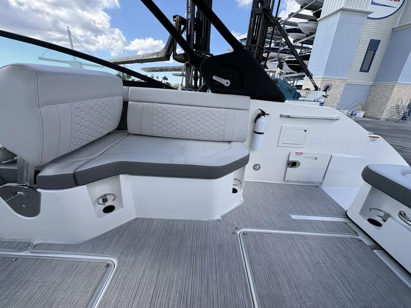 Slide: The Image of Sea Ray SDX 250 Outboard 2024 - 16