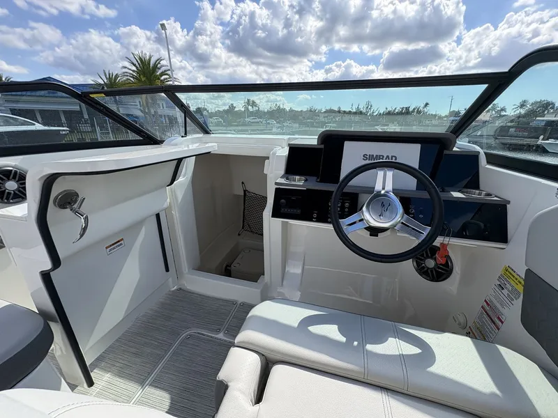 Slide: The Image of Sea Ray SDX 250 Outboard 2024 - 24