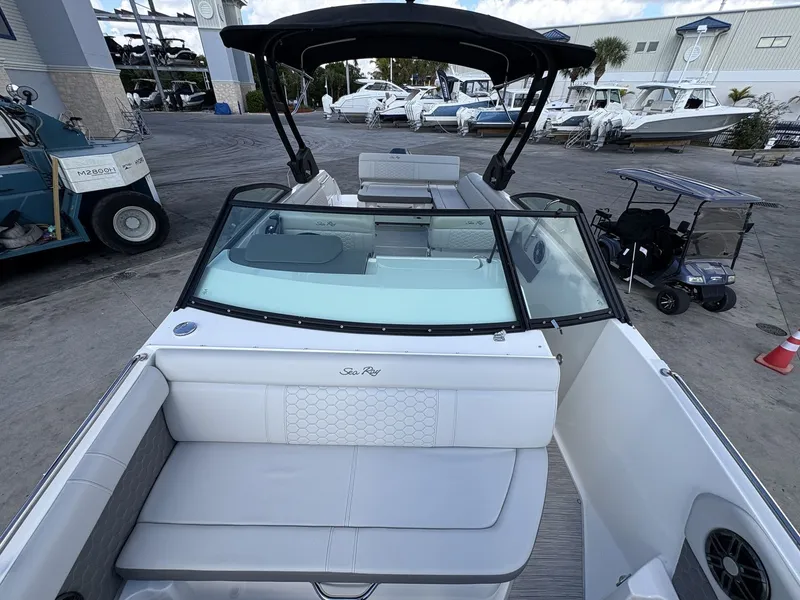 Slide: The Image of Sea Ray SDX 250 Outboard 2024 - 25