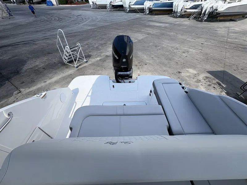 Slide: The Image of Sea Ray SDX 250 Outboard 2024 - 31