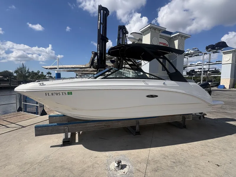 Slide: The Image of Sea Ray SDX 250 Outboard 2024 - 4