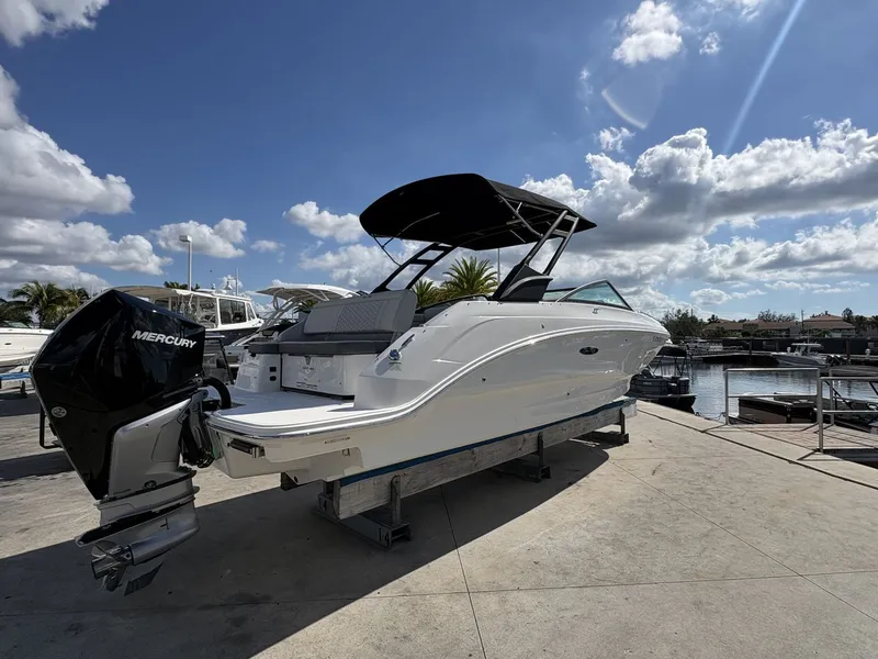 Slide: The Image of Sea Ray SDX 250 Outboard 2024 - 5