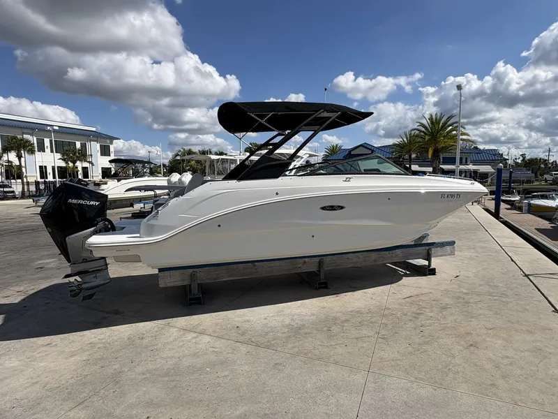 Slide: The Image of Sea Ray SDX 250 Outboard 2024 - 7