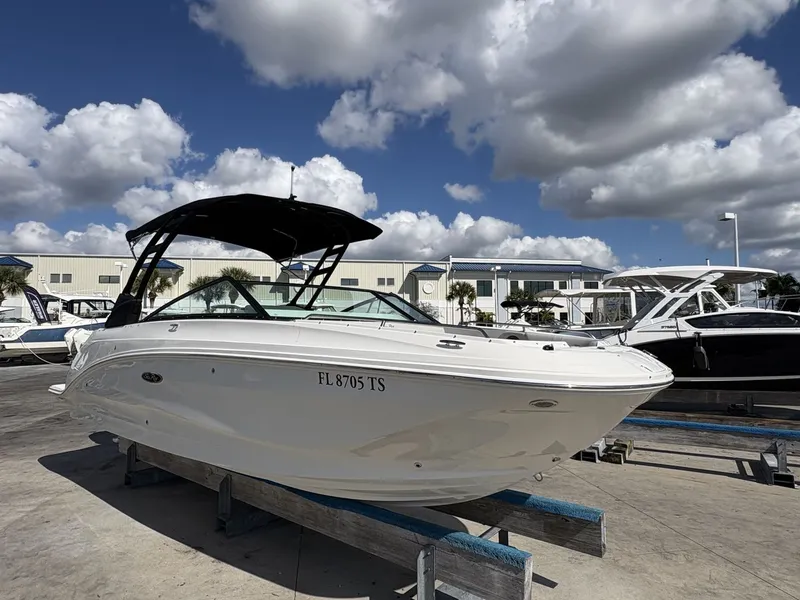 Slide: The Image of Sea Ray SDX 250 Outboard 2024 - 8