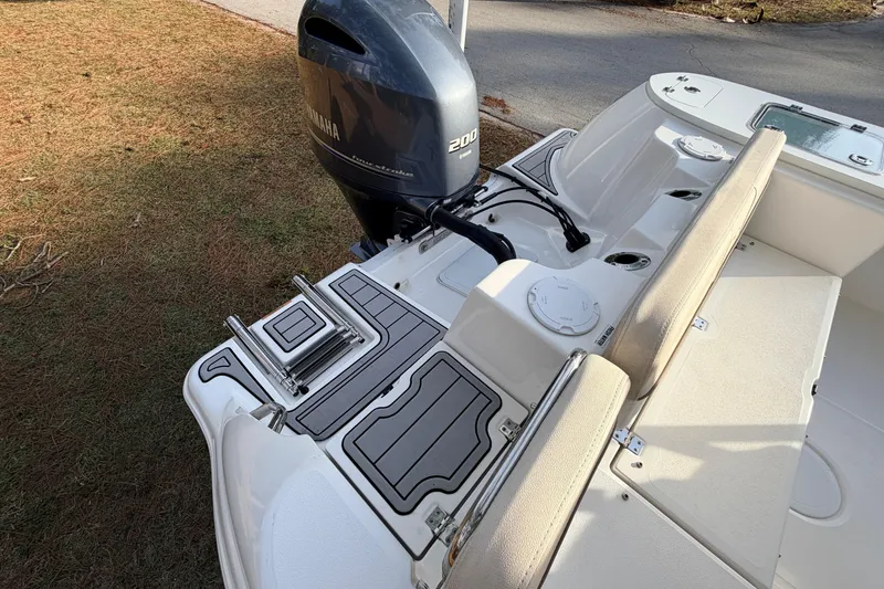 Slide: The Image of 2022 Sea Fox 228 Commander boat with Yamaha 200 engine, featuring a spacious deck layout. - 85