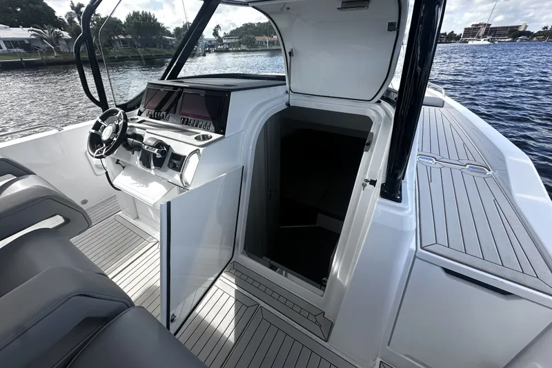 Slide: The Image of Cruisers 38 VTR 2026 - 47