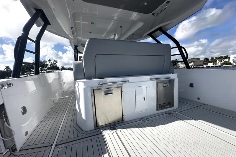 Slide: The Image of Cruisers Yachts 38 VTR 2026 - 22