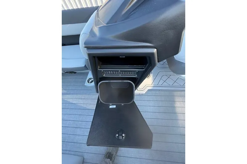 Slide: The Image of 2026 Veranda Relax VR 22 RC boat console with storage compartment and seating. - 6