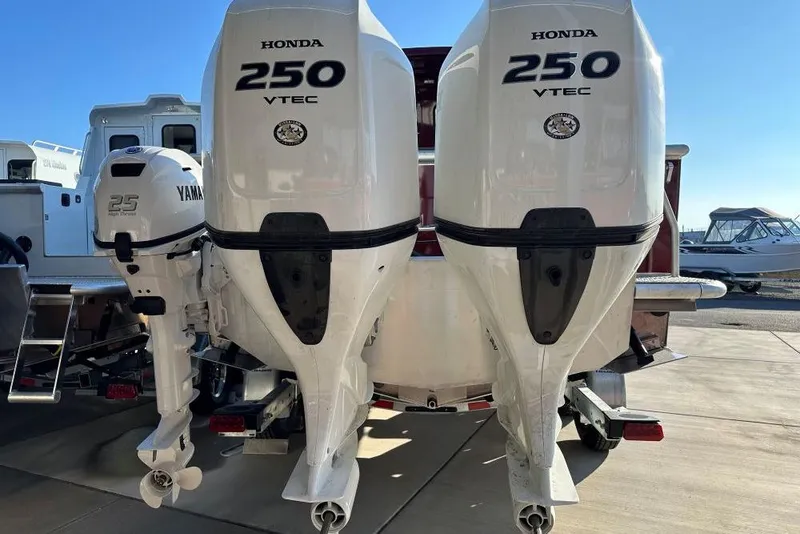 Slide: The Image of 2026 Hewescraft 270 Pacific Explorer with Honda 250 VTEC outboard engines. - 3