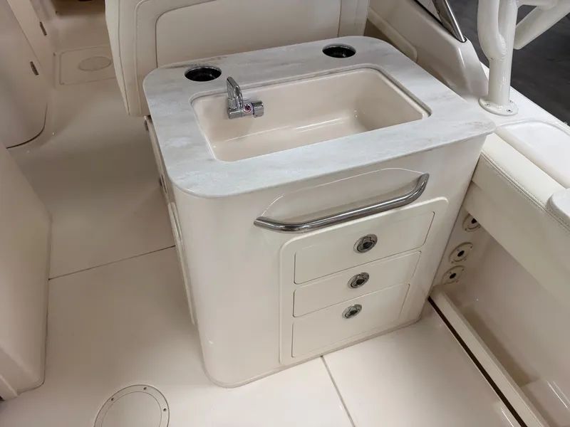 Slide: The Image of Grady-White Freedom 275 2026 - 6