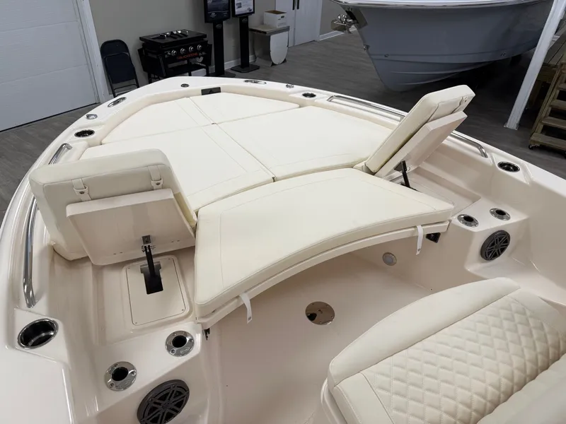 Slide: The Image of Grady-White 231 Coastal Explorer 2026 - 12