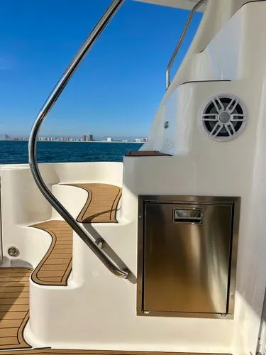 Slide: The Image of 2009 Sea Ray 44 Sedan Bridge - Image 21 - 21