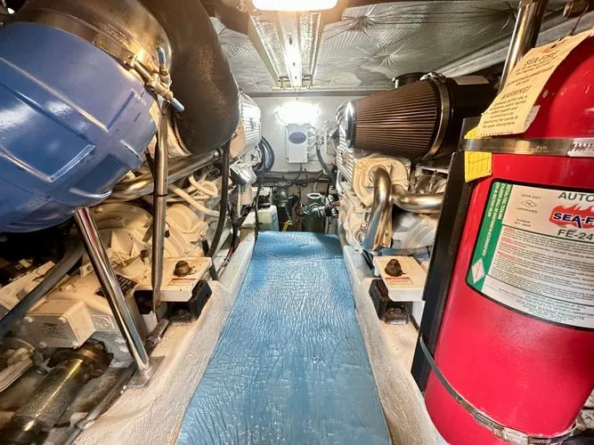 Slide: The Image of 2009 Sea Ray 44 Sedan Bridge - Image 35 - 35