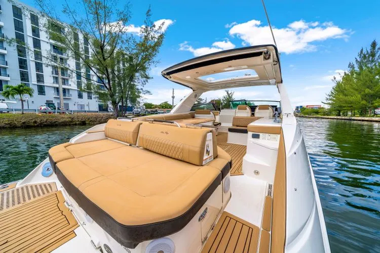 Slide: The Image of 2021 Sea Ray 400 Slx - Image 14 - 14