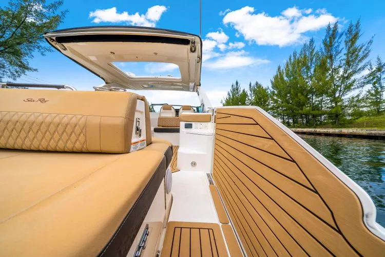 Slide: The Image of 2021 Sea Ray 400 Slx - Image 15 - 15