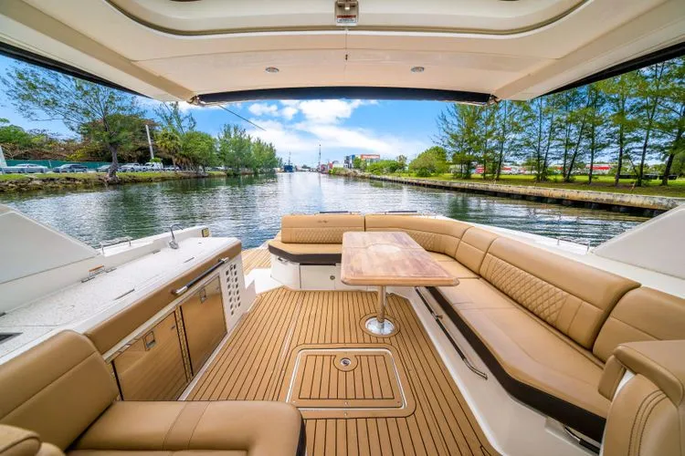 Slide: The Image of 2021 Sea Ray 400 Slx - Image 21 - 21