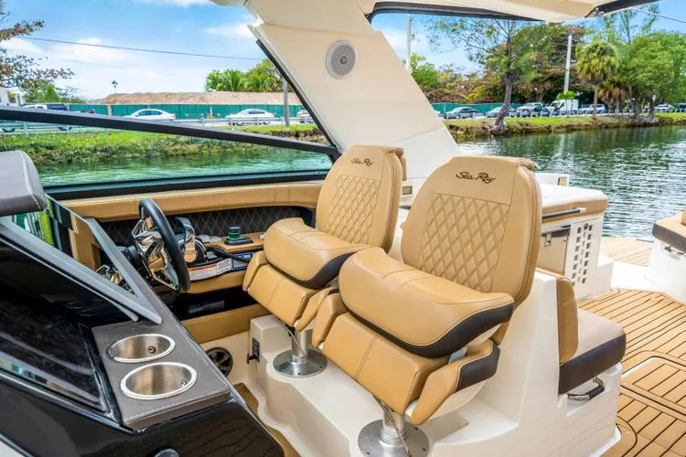 Slide: The Image of 2021 Sea Ray 400 Slx - Image 27 - 27