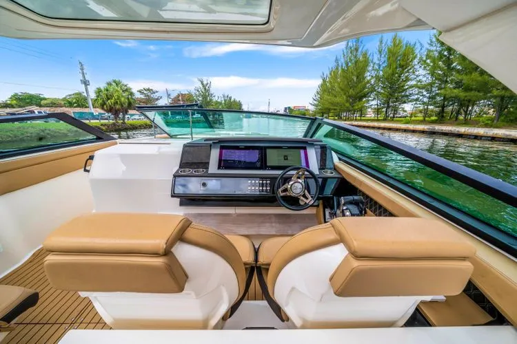 Slide: The Image of 2021 Sea Ray 400 Slx - Image 28 - 28