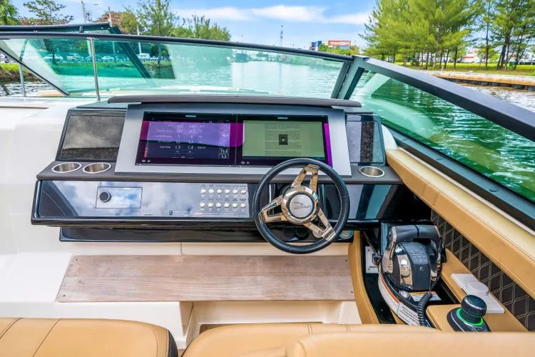 Slide: The Image of 2021 Sea Ray 400 Slx - Image 29 - 29