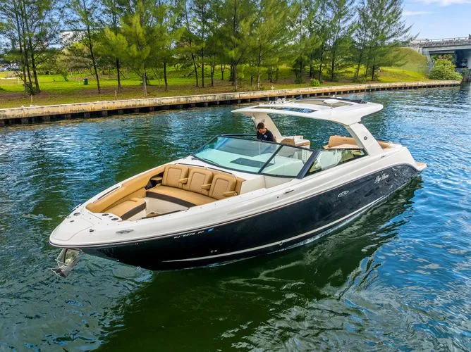 Slide: The Image of 2021 Sea Ray 400 Slx - Image 37 - 37