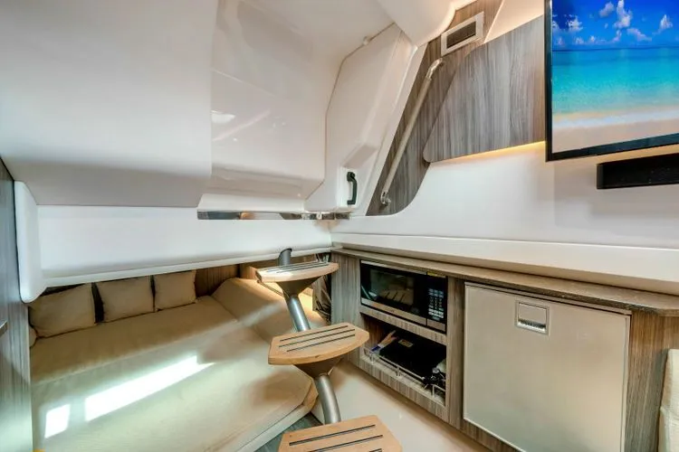 Slide: The Image of 2021 Sea Ray 400 Slx - Image 38 - 38