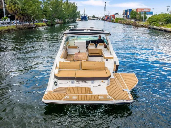 Slide: The Image of 2021 Sea Ray 400 Slx - Image 4 - 4