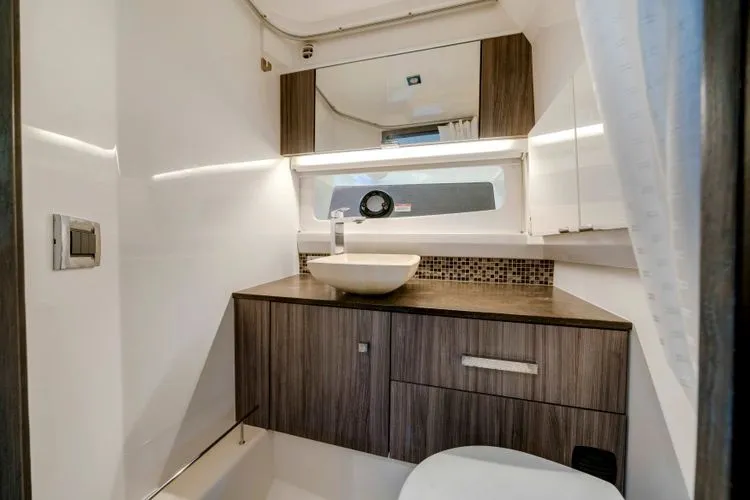 Slide: The Image of 2021 Sea Ray 400 Slx - Image 43 - 43