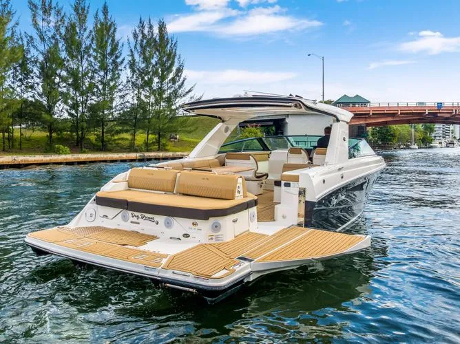 Slide: The Image of 2021 Sea Ray 400 Slx - Image 5 - 5