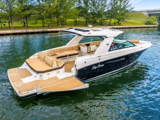 Slide: The Image of 2021 Sea Ray 400 Slx - Image 6 - 6