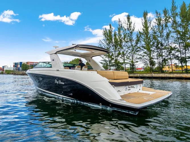 Slide: The Image of 2021 Sea Ray 400 Slx - Image 7 - 7