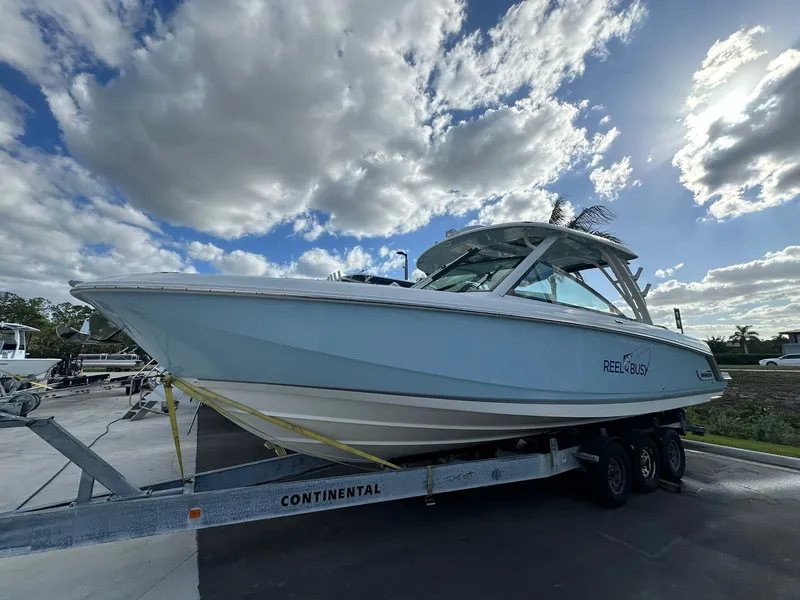 The Image of Boston Whaler 32 VANTAGE 2023 - 1