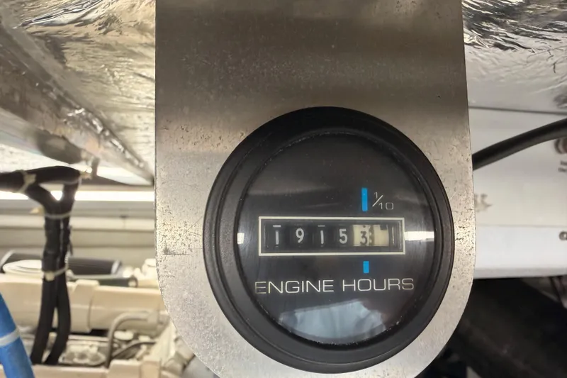 Slide: The Image of Engine hour meter reading 1915.3 on 1999 Carver 530 Voyager Pilothouse. - 109