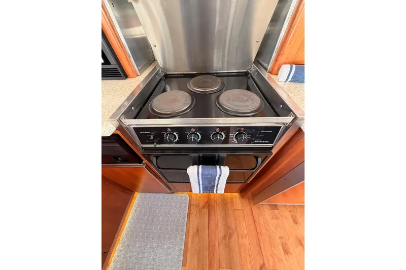 Slide: The Image of Stove and oven in 1999 Carver 530 Voyager Pilothouse yacht kitchen. - 34