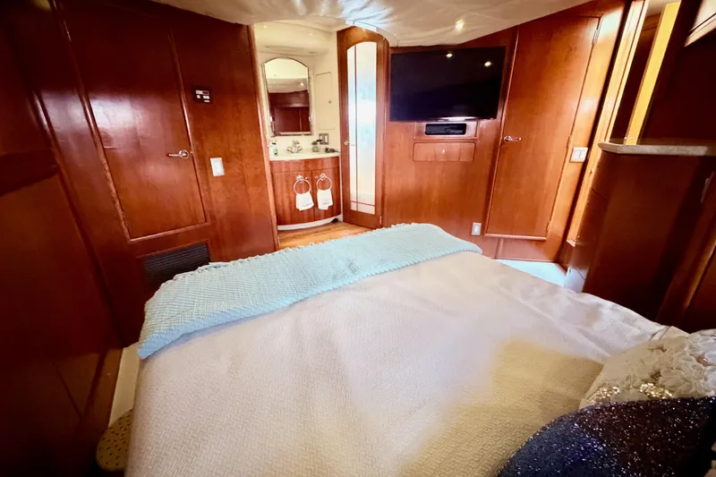 Slide: The Image of Interior of 1999 Carver 530 Voyager Pilothouse with cozy bedroom and ensuite bathroom. - 92
