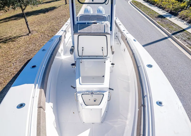 Slide: The Image of Sea Hunt Ultra 275 CB 2026 - 26