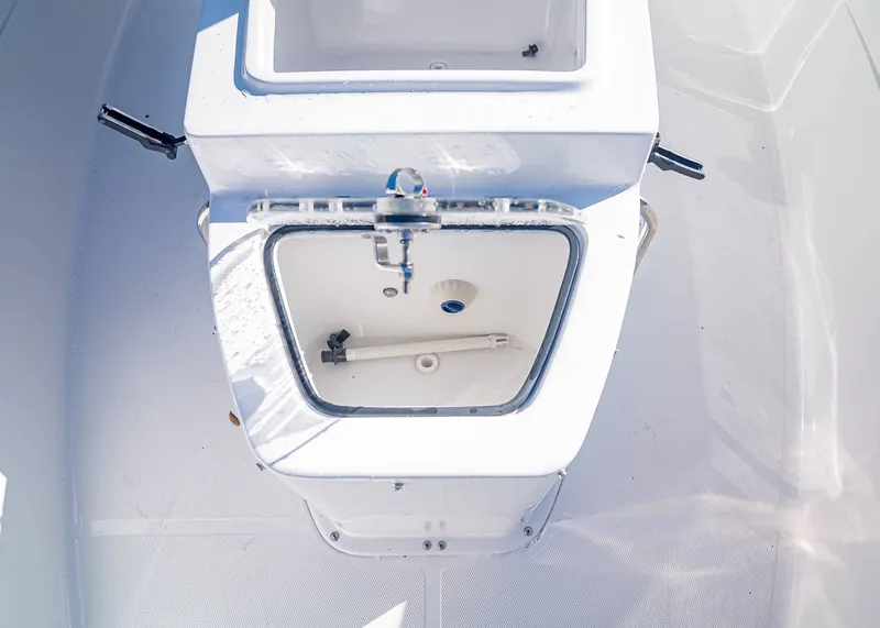 Slide: The Image of Sea Hunt Ultra 275 CB 2026 - 28