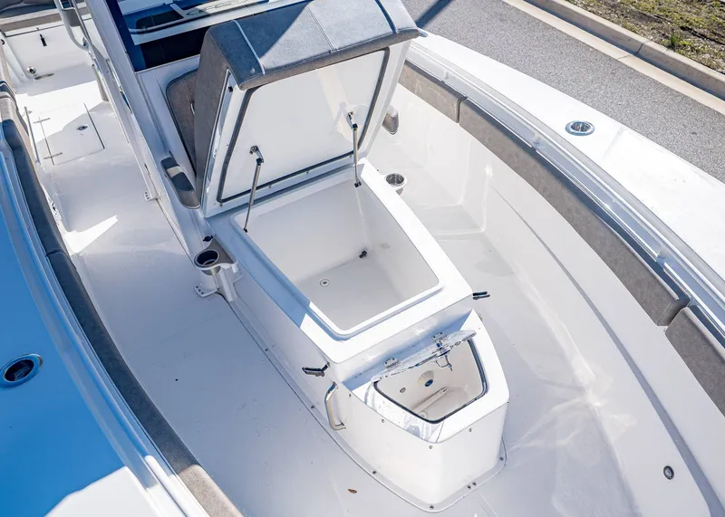 Slide: The Image of Sea Hunt Ultra 275 Coffin Box 2026 - 27