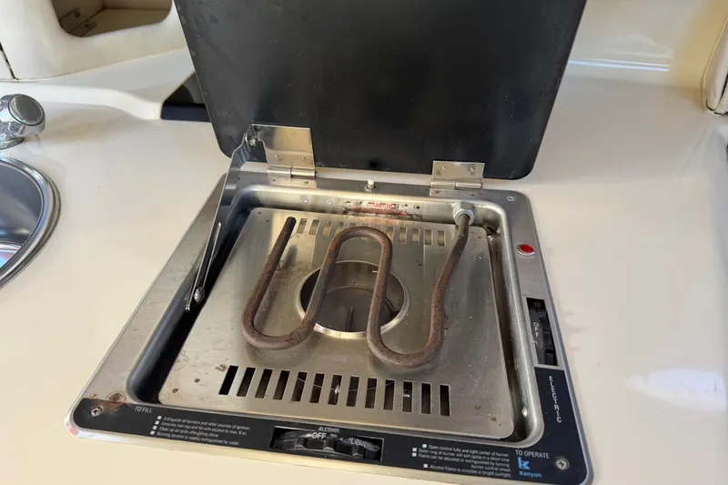 Slide: The Image of Electric stove on 1994 Sea Ray 270 Sundancer boat, featuring a single coil burner. - 25