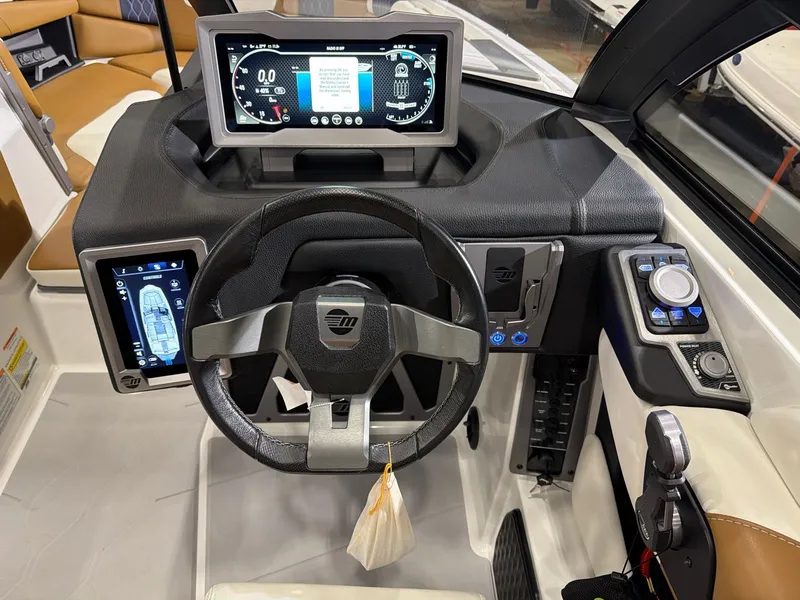 Slide: The Image of Malibu M220 2023 - 11