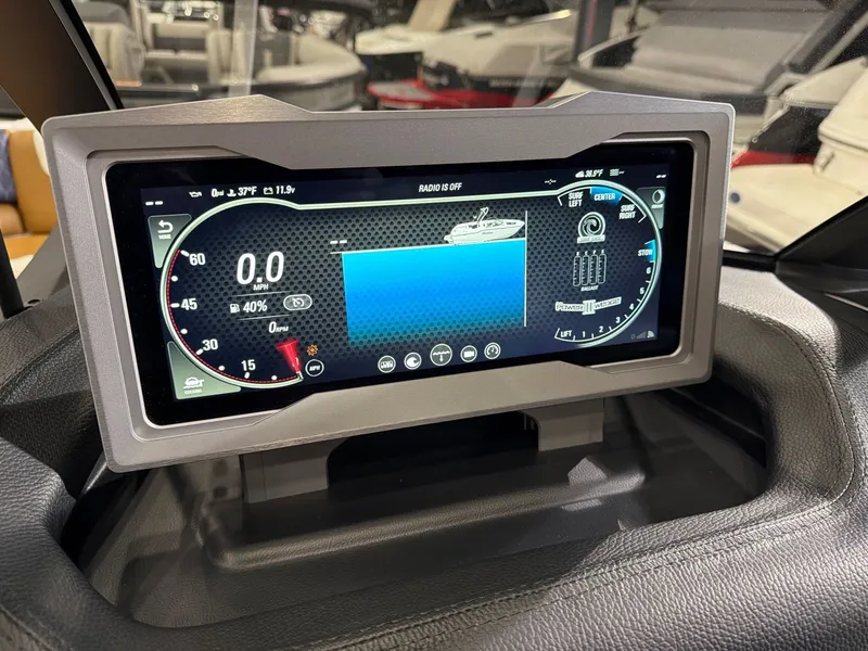 Slide: The Image of Malibu M220 2023 - 13