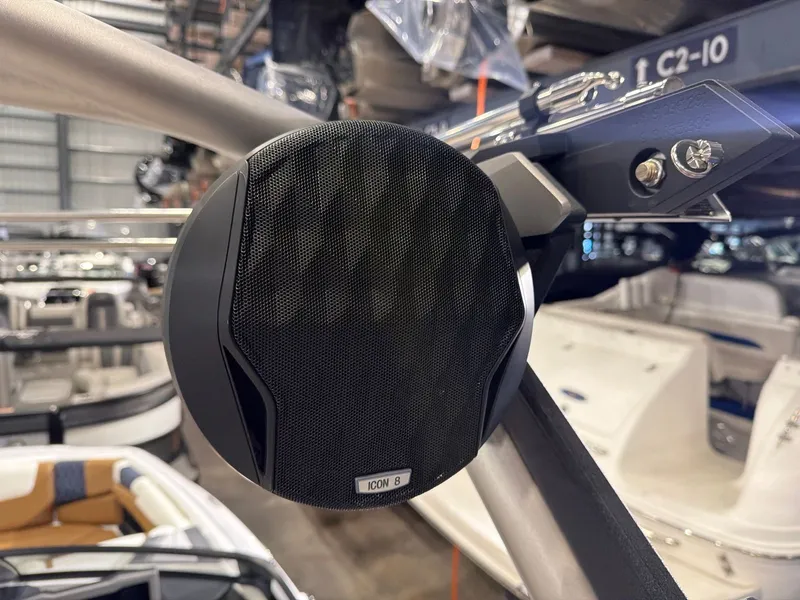 Slide: The Image of Malibu M220 2023 - 16