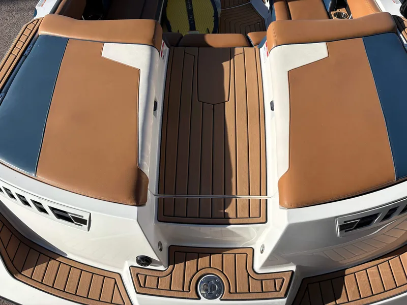 Slide: The Image of Nautique Super Air Nautique 230 2021 - 4