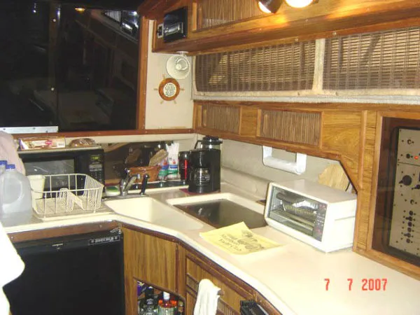 Slide: The Image of Sea Ray Sportfish Convertible 1985 - 7