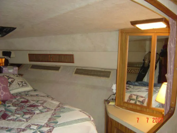 Slide: The Image of Sea Ray Sportfish Convertible 1985 - 9