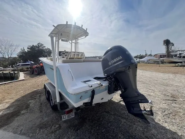 Slide: The Image of Sportsman Heritage 231 Center Console 2016 - 4