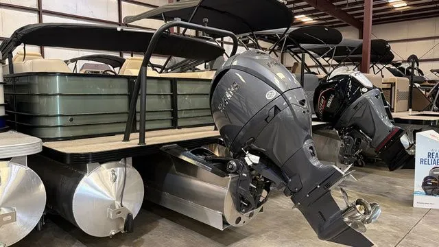 Slide: The Image of Veranda 22RC Vista View W/Yamaha 150 No Trailer 2026 - 4