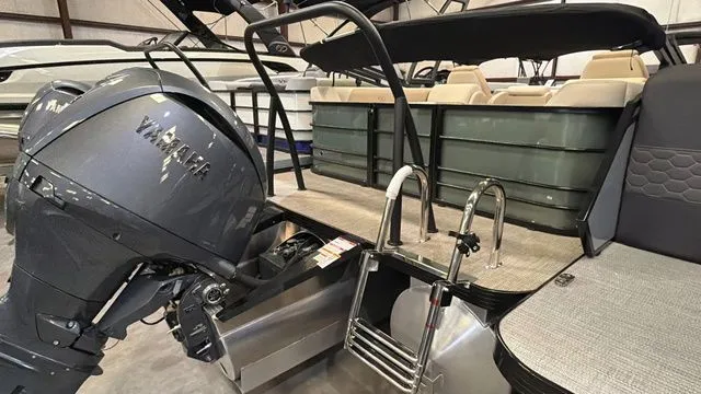 Slide: The Image of Veranda 22RC Vista View W/Yamaha 150 No Trailer 2026 - 6